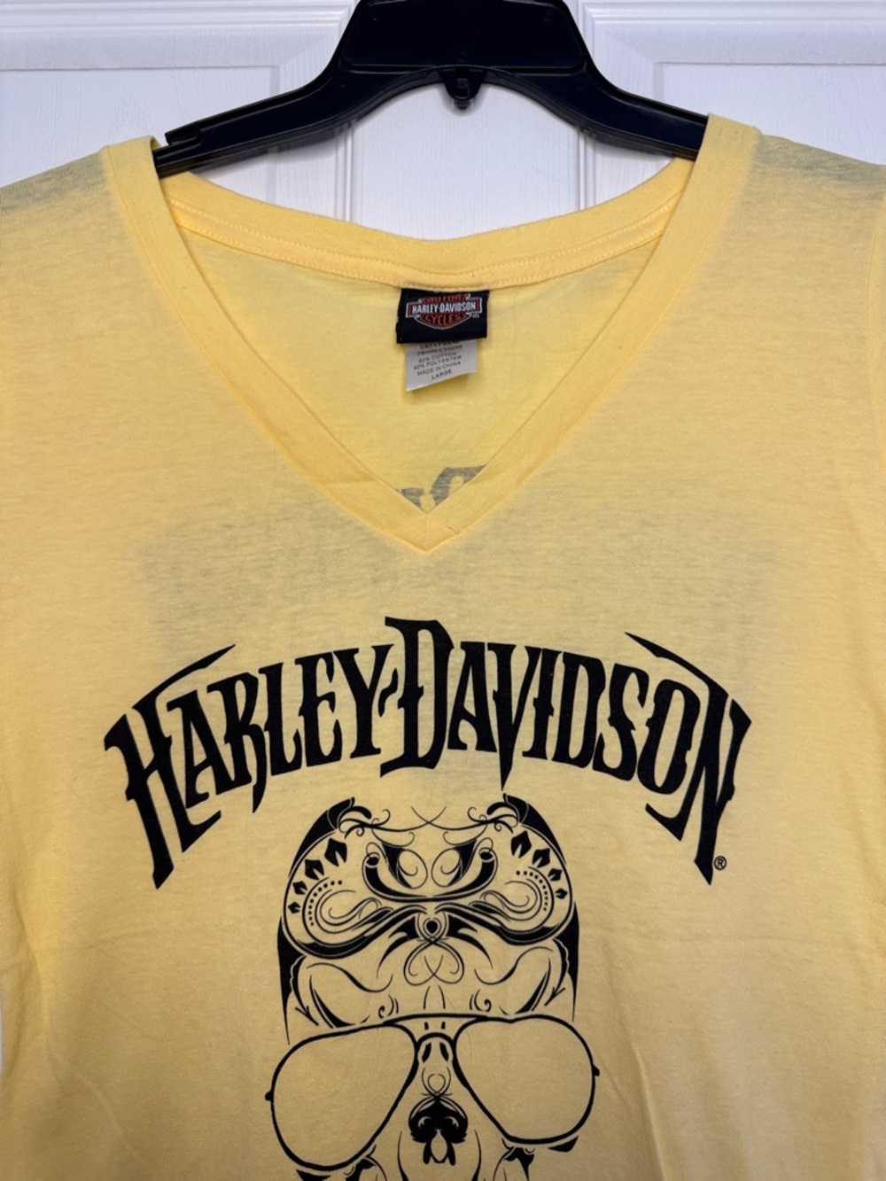 EUC Woman’s Harley-Davidson Yellow V-Neck Tee with Black Skull Graphic - Picture 3 of 6